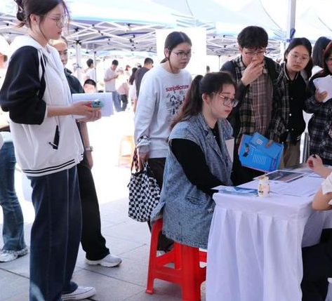 2024高考生注意：未来“火热”的4个专业，就业不愁工资还高！