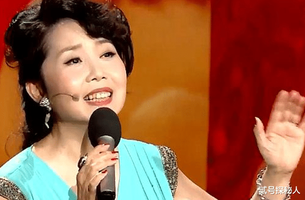 他在圈中不温不火36年,妻子却凭一首歌爆红35年,今成春晚常客