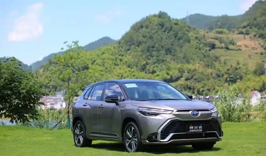 19万一路降至7万，丰田SUV“杀红眼了”，油耗一公里只要5毛