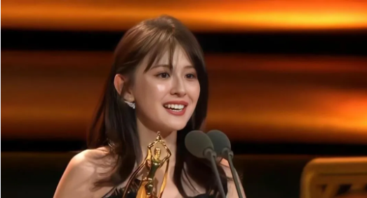 飞天奖主持尬上热搜,最佳男女主终极揭晓,赵丽颖实至名归!