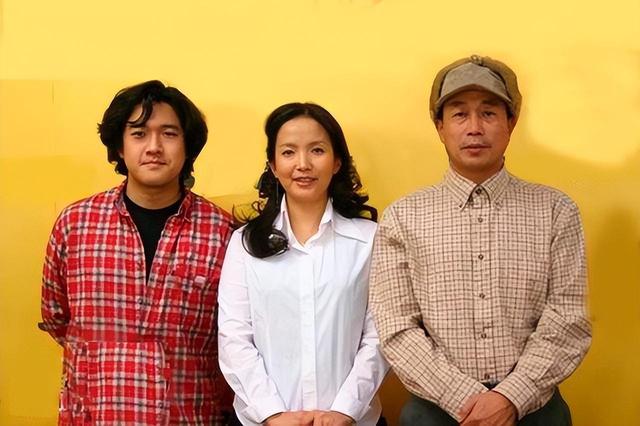 吕丽萍前夫病逝,与三婚丈夫远居美国捡垃圾,今因不当言论引争议