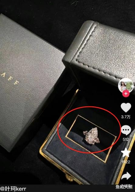 黄晓明被曝已领证再婚,带叶柯小海绵聚餐,女方晒超大钻戒好吸睛