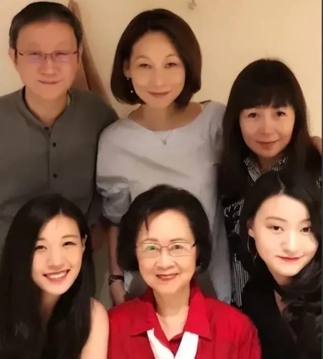 琼瑶儿媳到底什么来头?琼瑶死前最想见她,所有作品也交给她负责