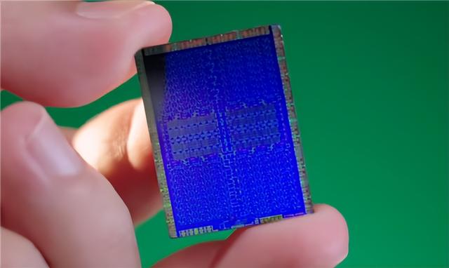 RTX 5090/D GB202内核照首次公开：922亿晶体管的暴力美学！