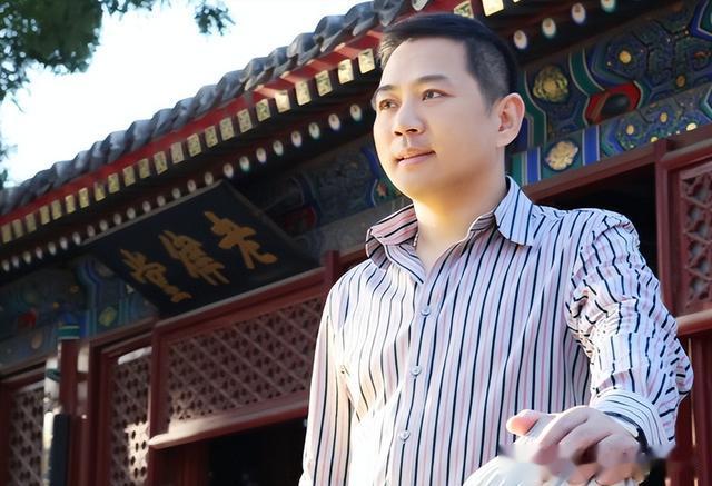 歌唱节目|她是第一位博士级歌唱家，12次荣登春晚，丈夫身价不菲也是博士