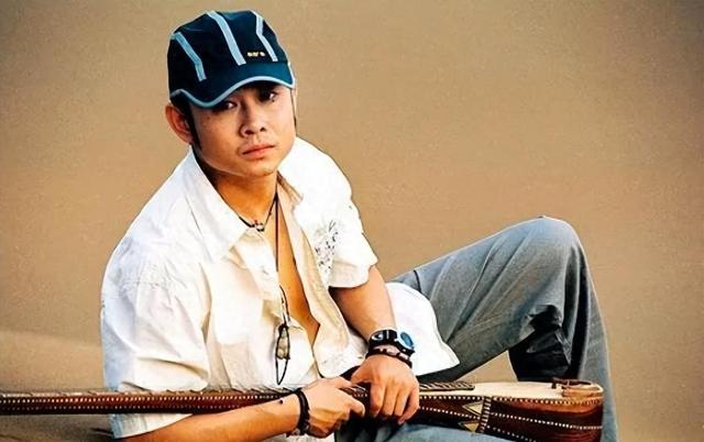 刀郎离婚30年，前妻含泪自述：他住着豪宅，我却一无所有