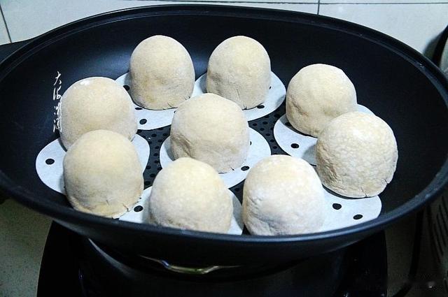 松软可口的红豆馅馒头,低脂粗纤维,饱腹不长肉,减脂期放心吃