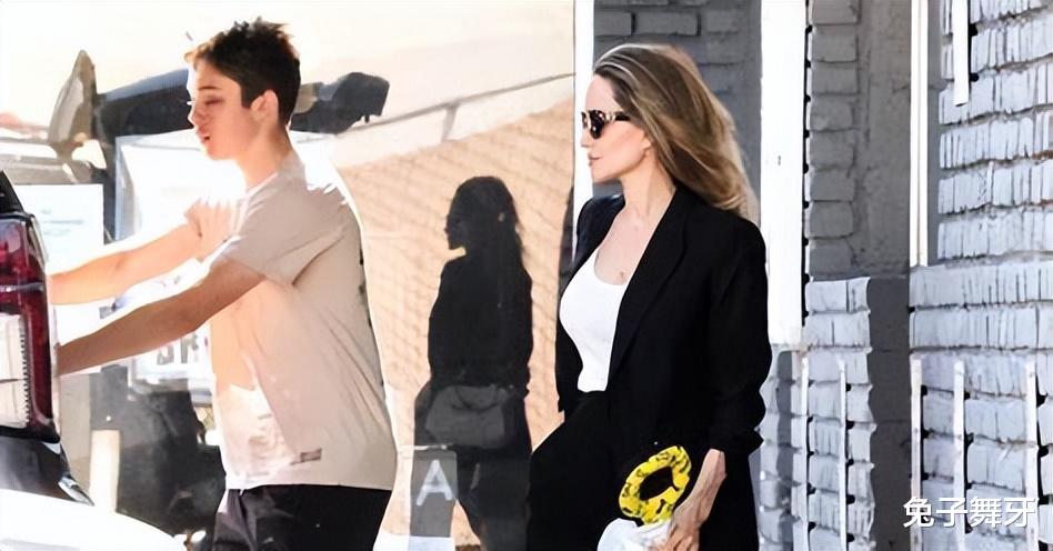 安吉丽娜·朱莉受够了:坦言与前夫皮特的法庭之战,已经精疲力竭