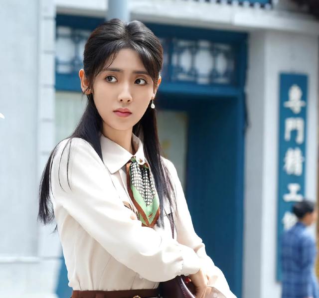 《暗夜与黎明》女主都压不住!又一45岁女N号出圈,抓住我的眼球