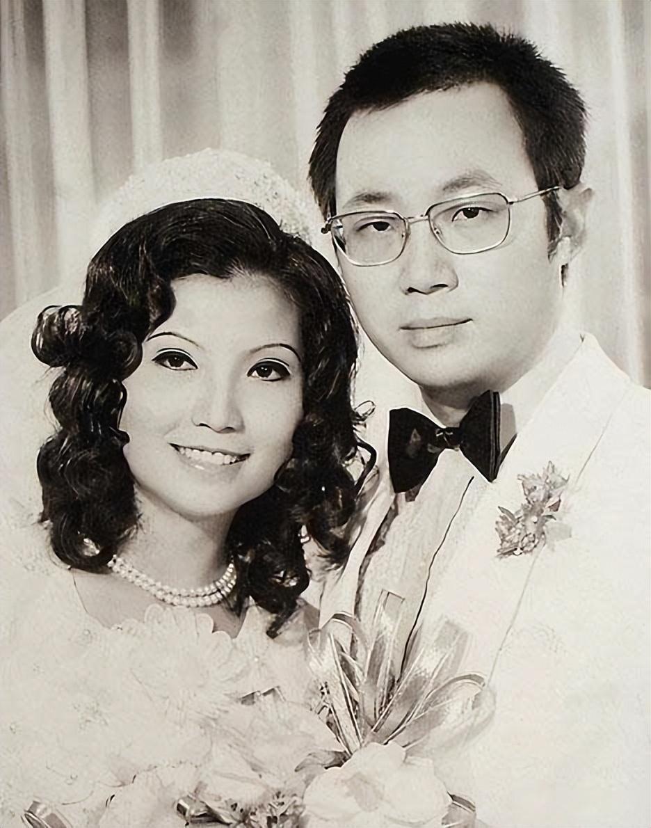 许冠文：81岁高龄夺得“金像奖”最佳男配角奖，再创演艺高峰