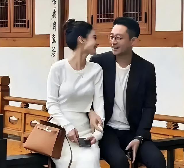 刚刚张兰直播爆猛料!儿媳马筱梅怀上双胞胎!大S评论区炸开锅了！