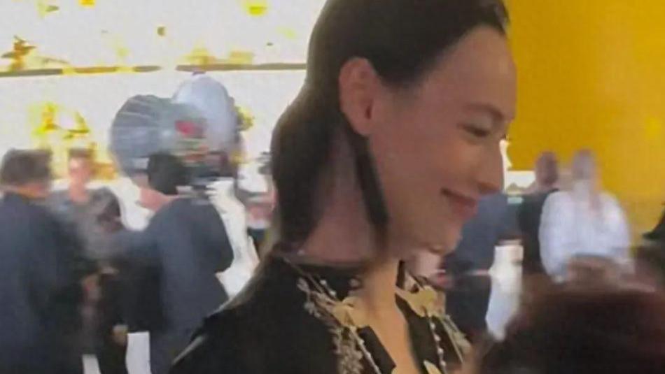 35岁梁洛施生图脸长头秃，瘦骨如柴，但被夸赞是富贵相