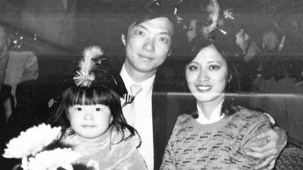 她被称鲶鱼港姐，父亲拥餐饮集团，息影嫁人生仨孩，活成人生赢家