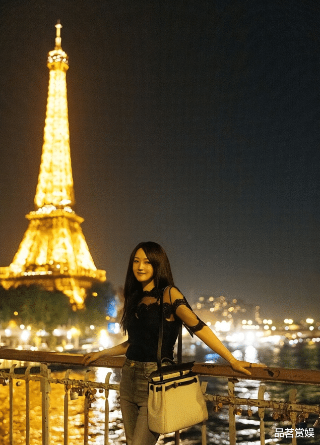 53岁杨钰莹现状:爱穿碎花裙皮肤光滑,住深圳豪宅在自家楼顶种菜