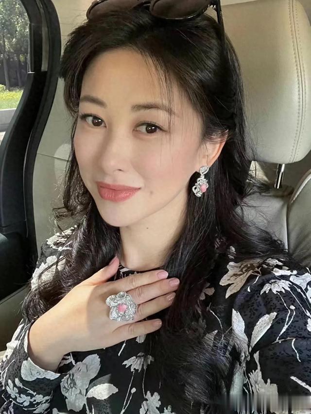 朱珠40岁的脸才叫真实！没整容没P图，美得一塌糊涂