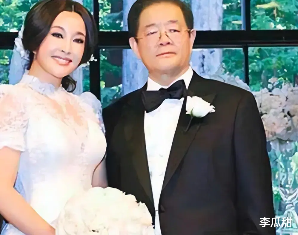 74岁老戏骨刘晓庆坦言:以为我没孩子没老公就可怜?我过得很滋润