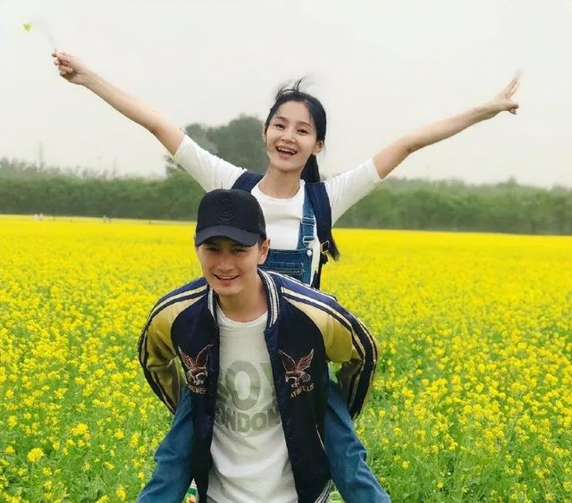 戏里是一对母子，戏外她倒追“儿子”5年，婚后生下双胞胎