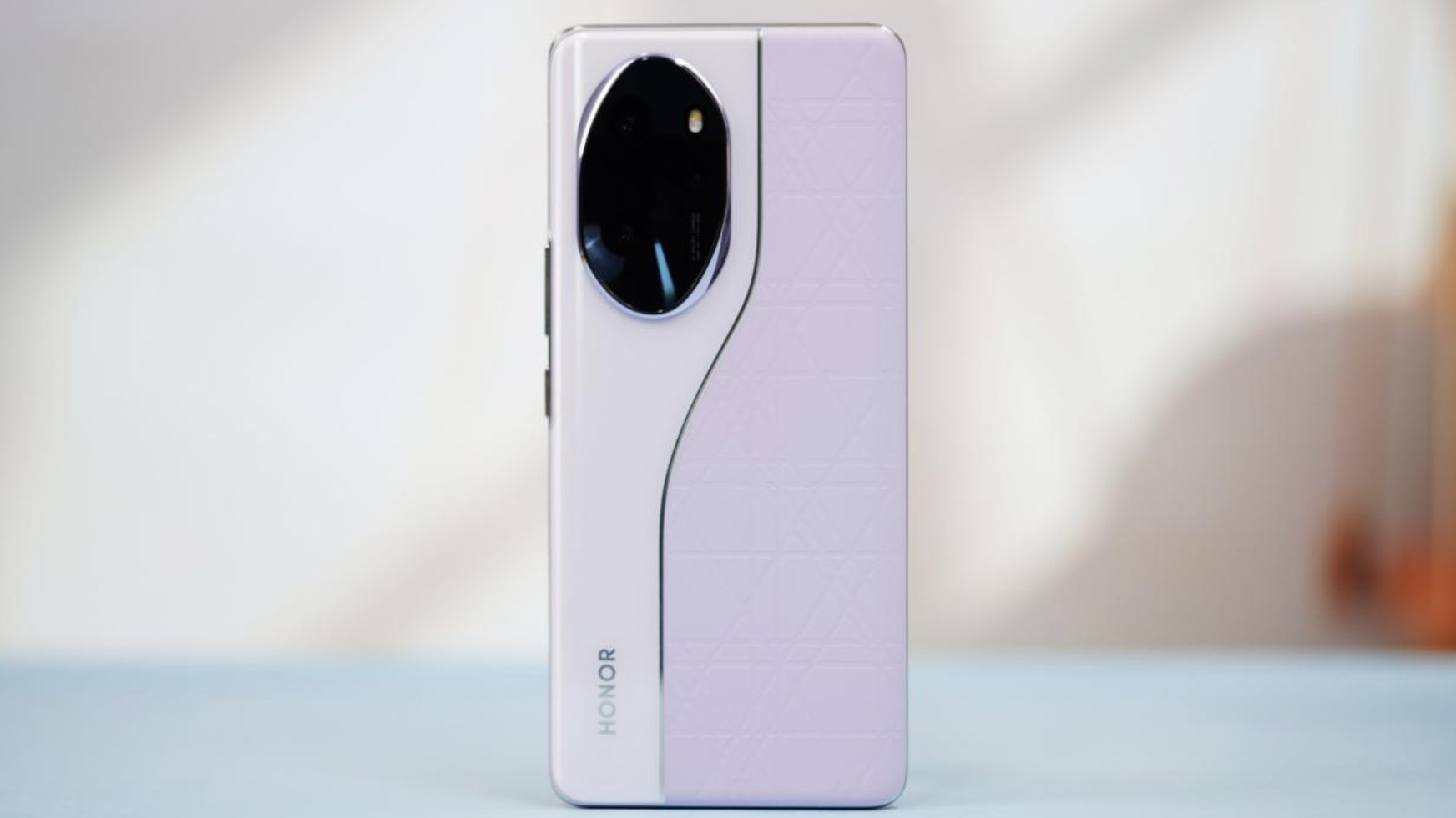 从3399元跌至1999元，12G+256G+骁龙旗舰芯 ，颜值高拍照也好