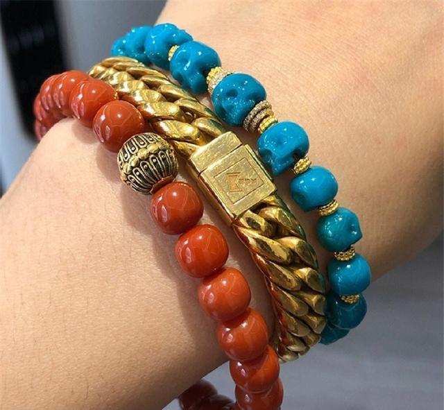 绿松石手串的盘玩与保养秘籍，让你的手串越发光彩照人！