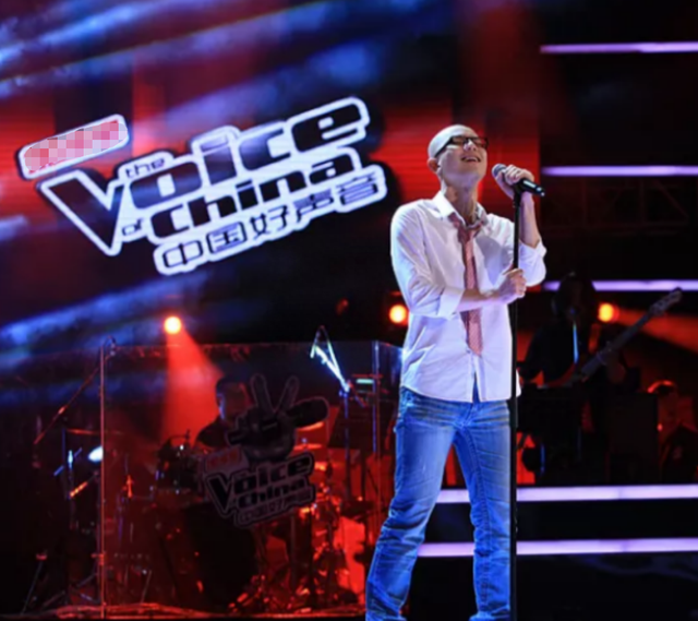 在春晚“销声匿迹”的歌手平安，早就已经走上了“另一条大道”！