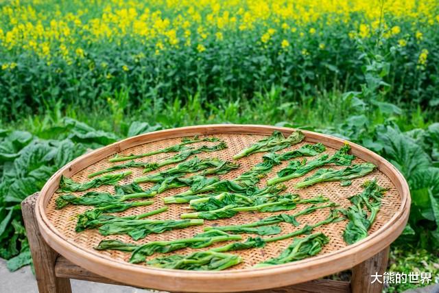 三伏天,在家晒“3种干菜”,一次买20斤便宜,冬天炖肉好吃!