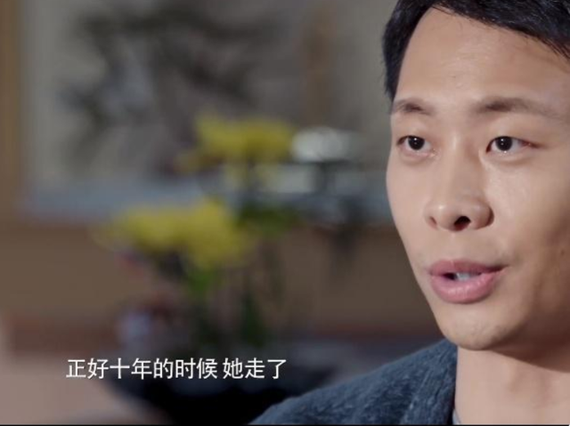 带着儿子二婚嫁影帝张译，如今18年过去，才知道她嫁的有多值