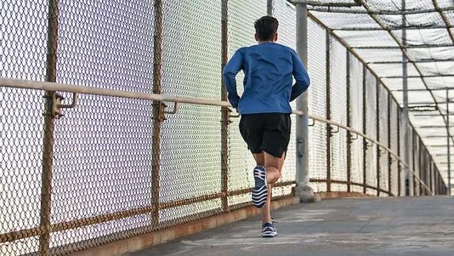 一天至少6小时,34岁男子确诊尿毒症,医生怒斥:改一下会怎么样