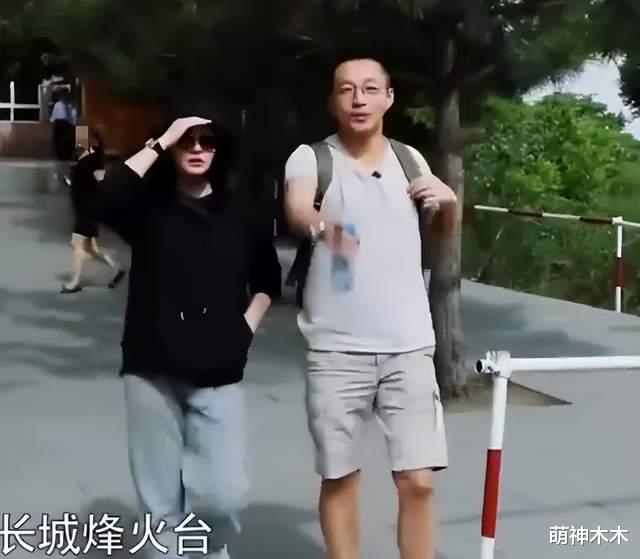 汪小菲带新婚妻子爬长城,两处细节胜过大S,才懂汪小菲再婚原因