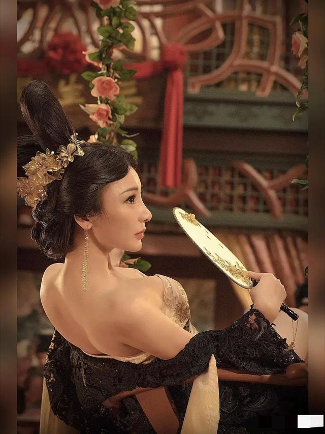 柳岩能火是因为这个身材吧,真是老天赏饭吃!