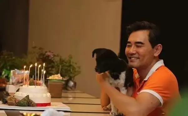 爱情不分年龄,吴越52岁与赵文瑄63岁牵手,静待花开!