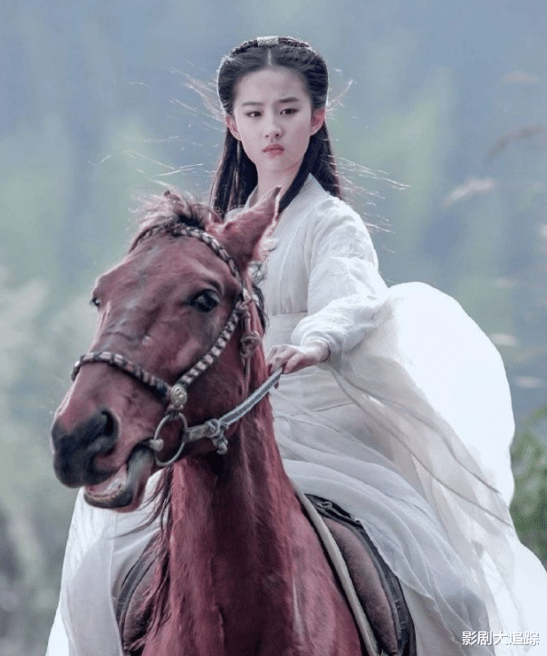 女明星骑马硬照！赵丽颖霸气杨幂酷，刘亦菲最美，娜扎令人惊讶