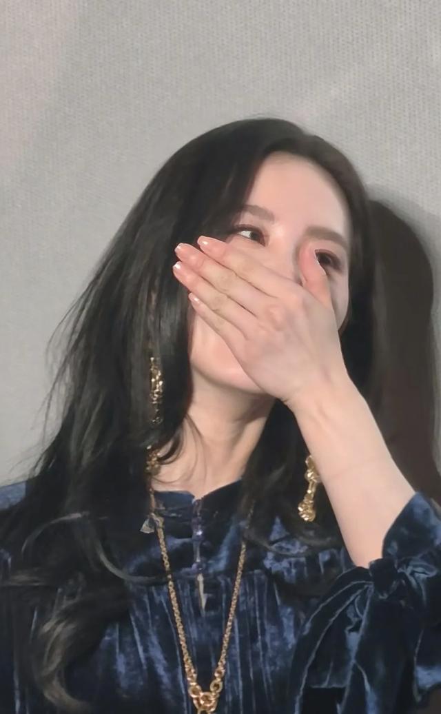 刘诗诗怼脸镜头下的状态好美，她笑的好开心，面色红润，气色真好