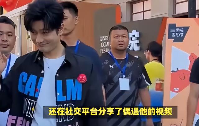 黄晓明现身青岛被拍，一头浓密黑发却是假发，假发分层很明显