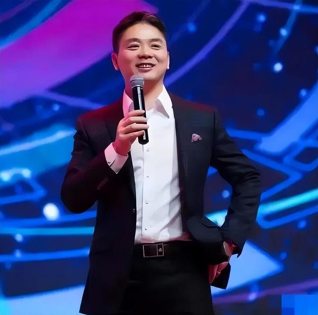 年薪百万一夜归零,京东40岁女高管:从签字到走人,半天结束