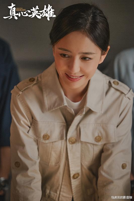佟丽娅接棒张丰毅，在强故事中塑造角色，《真心英雄》越播越好