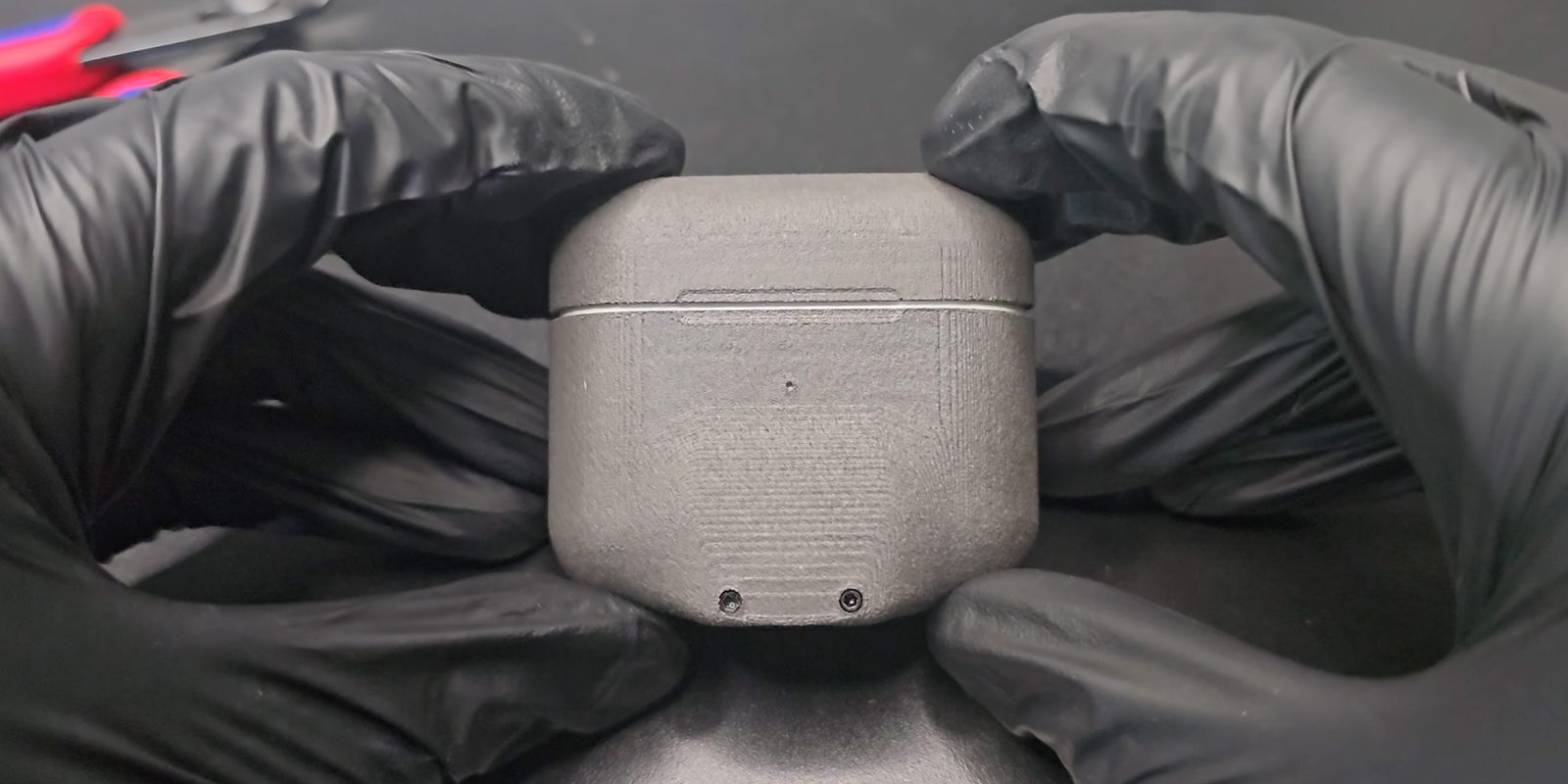 工程师发明特殊外壳为旧款AirPods添加USB-C接口