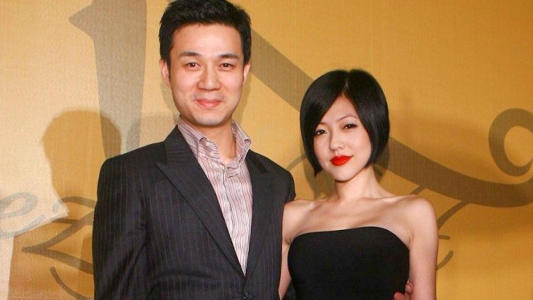 许雅钧好像个局外人，仿佛从未参与过S家的家务事，原因很简单