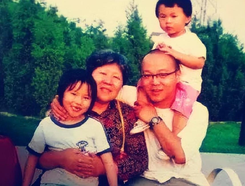 同样都是王菲的女儿，窦靖童和李嫣，她们的人生有何不同？