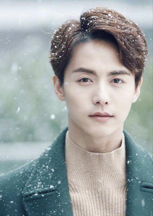 比女演员还柔弱！小鲜肉丢脸丢到国外，连肌肉都是假的