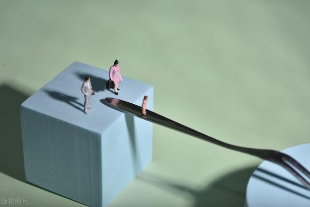 生育政策告急!10亿人口“嫌多”,14亿人口时却“嫌少”,为何?