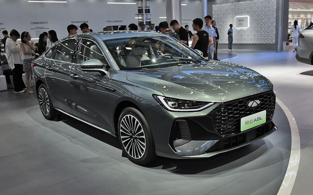 综合续航超2100km！奇瑞风云A8L上市，限时9.99万起，秦L不香了？