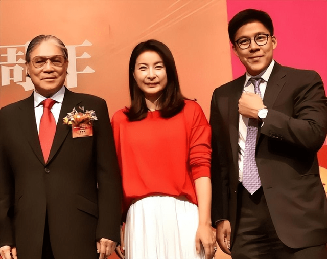 奔赴巴黎,被指“面相变了”的郭晶晶,再次印证了黄圣依的话!