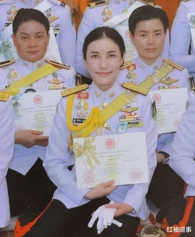 诗妮娜贵妃刷存在感,在社交平台晒毕业证书,复宠已经胜券在握