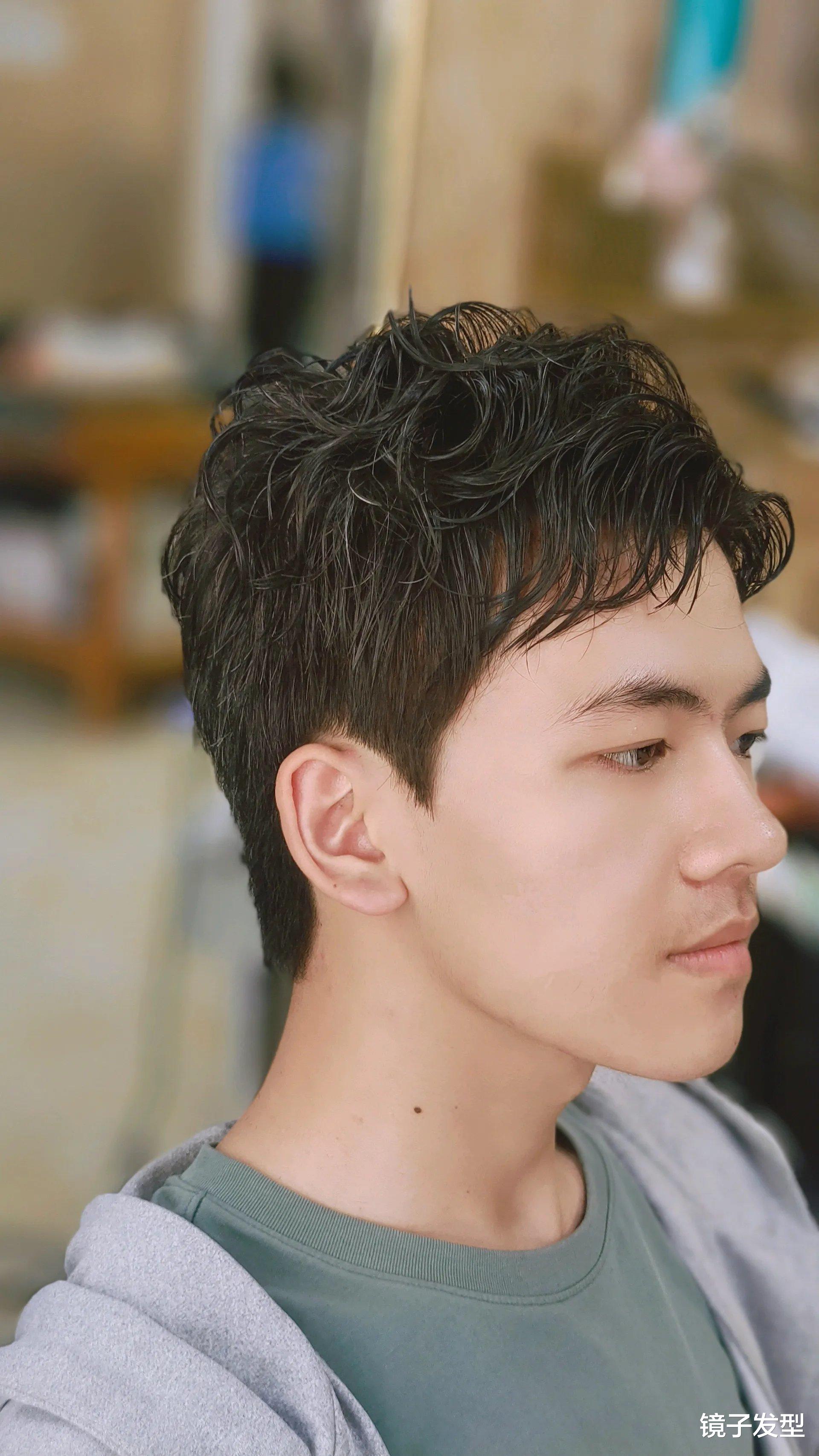 男士发型指南：别乱剪，选择适合你的发型，展现帅气与精神