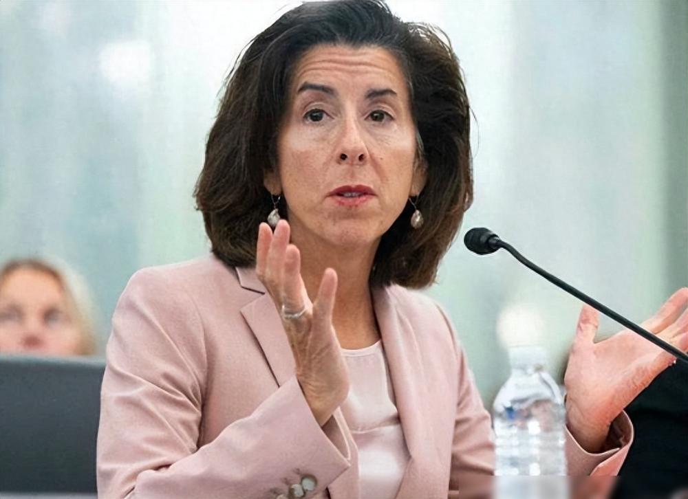 国产芯片突破后，ASML正式发声，外媒：EUV光刻机尘埃落定了