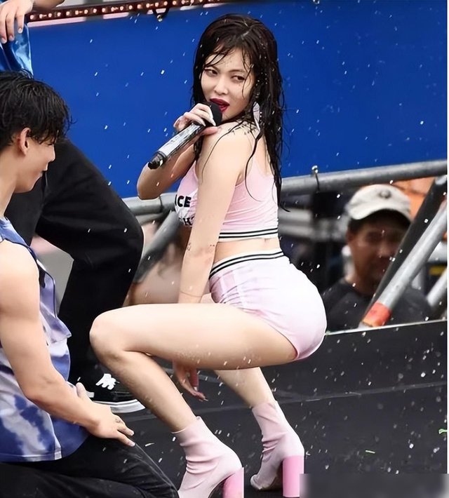 韩国女明星一个拧瓶盖的动作,引起网友热议,网友:肯定是故意的