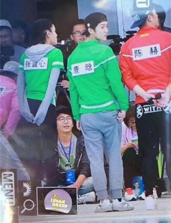 矮个男星虚报身高，穿高跟鞋、踩箱子，跟女明星同框就原形毕露