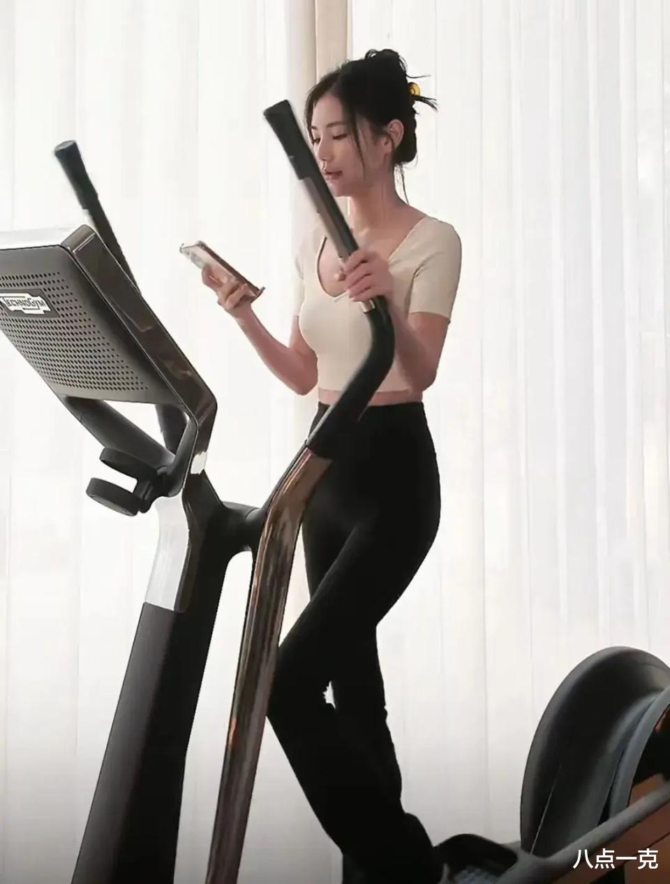 马筱梅支棱起来了!晒豪车豪宅,为夫家产品站台,比大S强太多