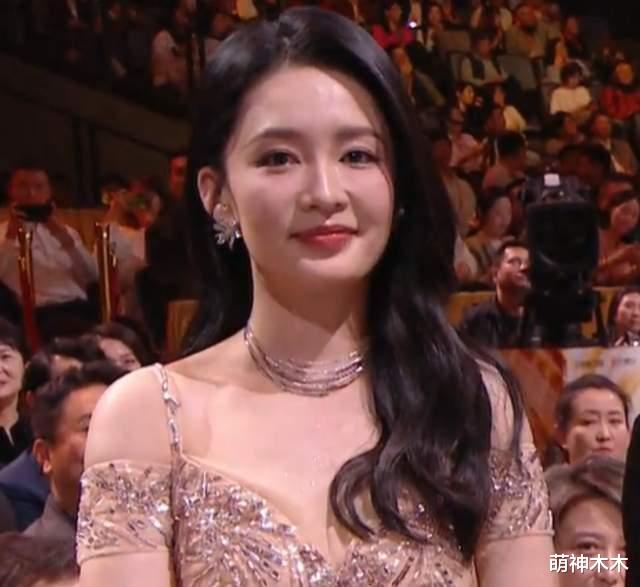 金鹰奖高清镜头下的明星:赵丽颖晕妆,刘涛大白牙抢镜,李沁胖了