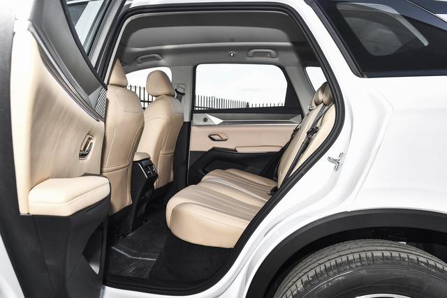 油耗低至4.3L,比宋Pro DM-i还省油,这车真香!